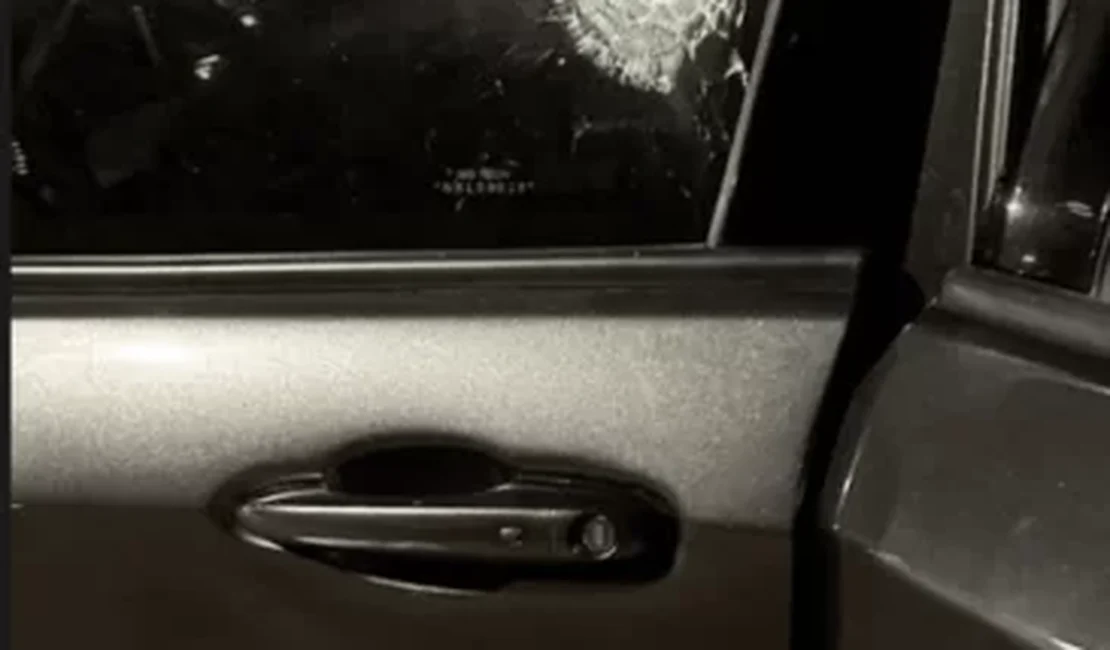 Carro de DJ Pedro Sampaio é alvejado com tiros e cantor mostra que escapou da morte