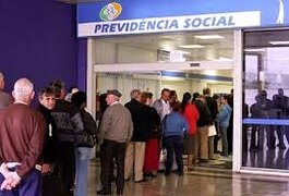 Aposentados e pensionistas recebem primeira parcela do décimo terceiro