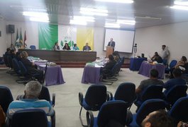 Câmara Municipal discute sobre obras atrasadas e organização de estacionamento público