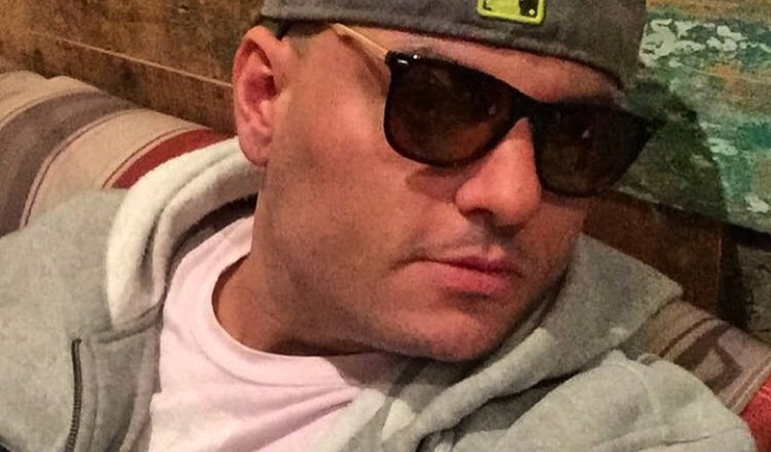 Justiça decreta prisão de humorista Carlinhos Mendigo por dívida de mais de R$ 90 mil de pensão alimentícia