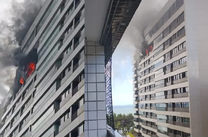 Apartamento é atingido por incêndio na Ponta Verde, em Maceió