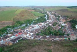 Ex-prefeito de município alagoano tira pneus, bateria e peças de carros da prefeitura