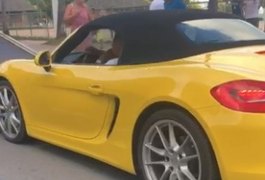 BPTran apreende Porsche na orla de Pajuçara com cerca de R$ 10 mil em dívidas