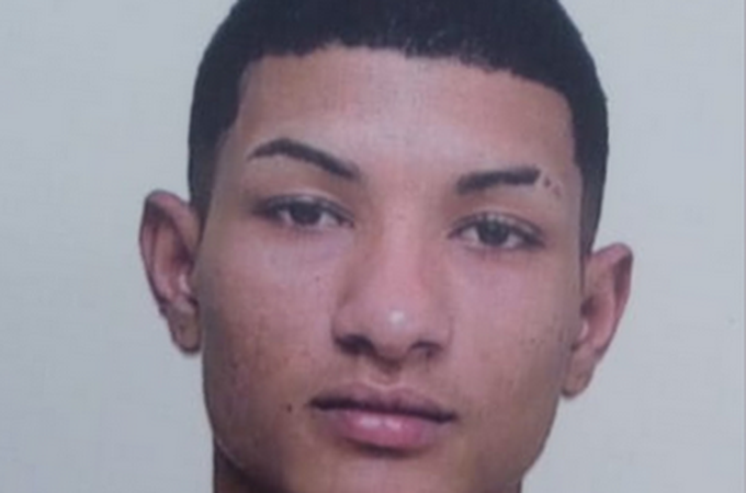 Jovem de 18 anos é morto em frente a padaria por trio encapuzado no ES