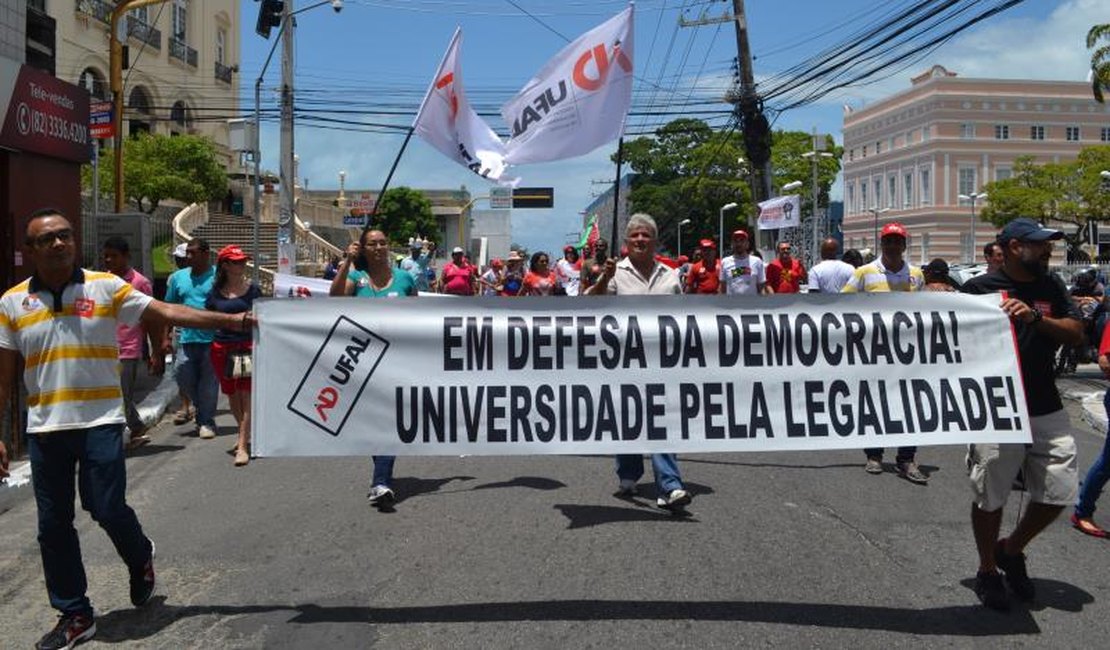 Paralisação Nacional coloca milhares de manifestantes nas ruas do Centro de Maceió