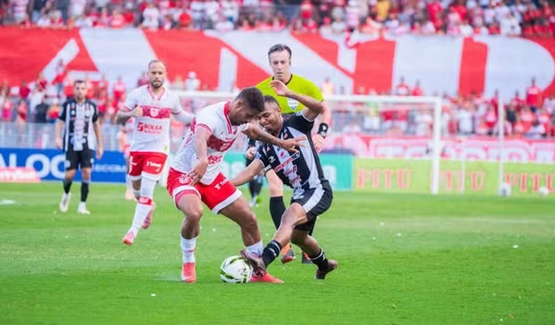CRB vence ASA por 3 a 0 no Rei Pelé e larga na frente na final do Alagoano 2026