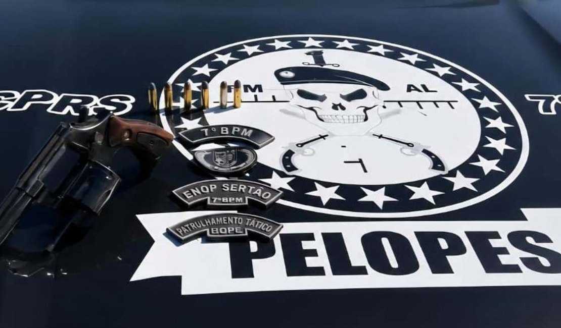PM prende idoso com arma e munições durante cumprimento de mandado no Sertão alagoano