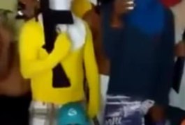 Vídeo: Supostos membros do PCC enviam comunicado para brasileiros