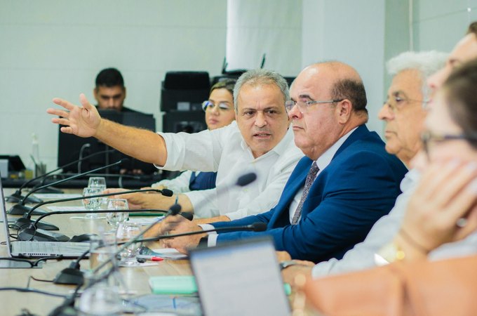Governador interino conhece programas desenvolvidos na área de estradas e urbanização em Alagoas