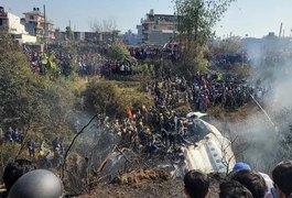 Avião com ﻿72 pessoas cai e deixa ﻿pelo menos 68 mortos no Nepal