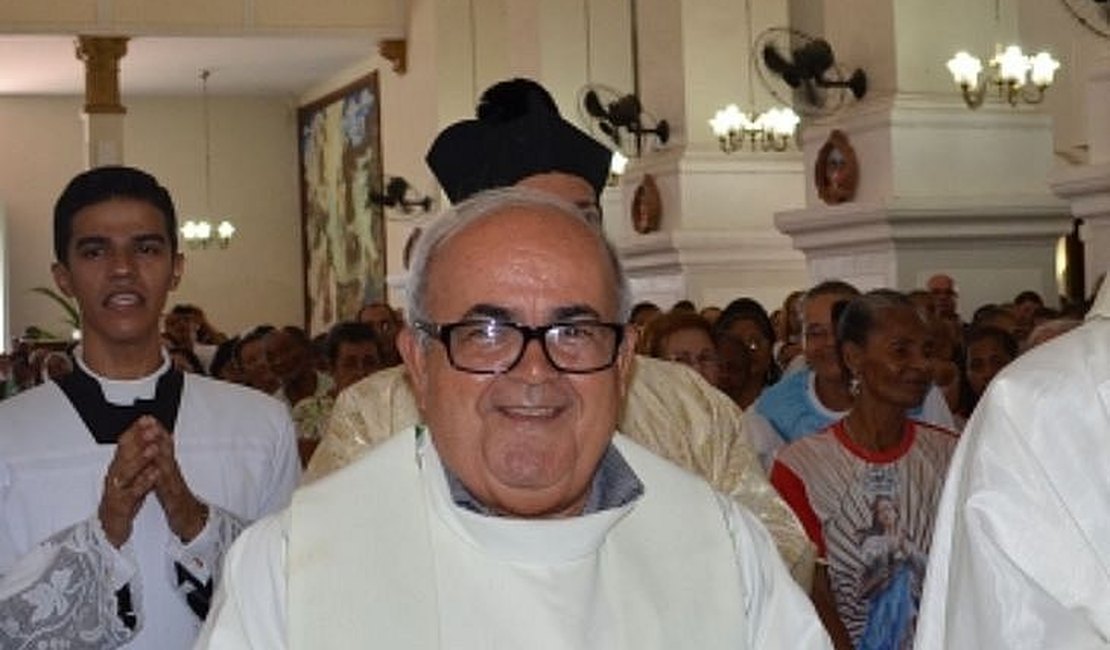Padre Manoel Henrique é internado na UTI da Santa Casa com Covid-19