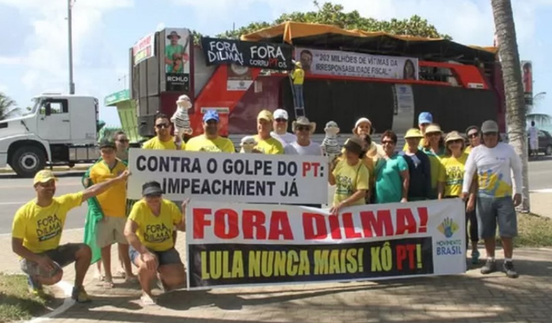 Manifestantes pedem o impeachment da presidente Dilma