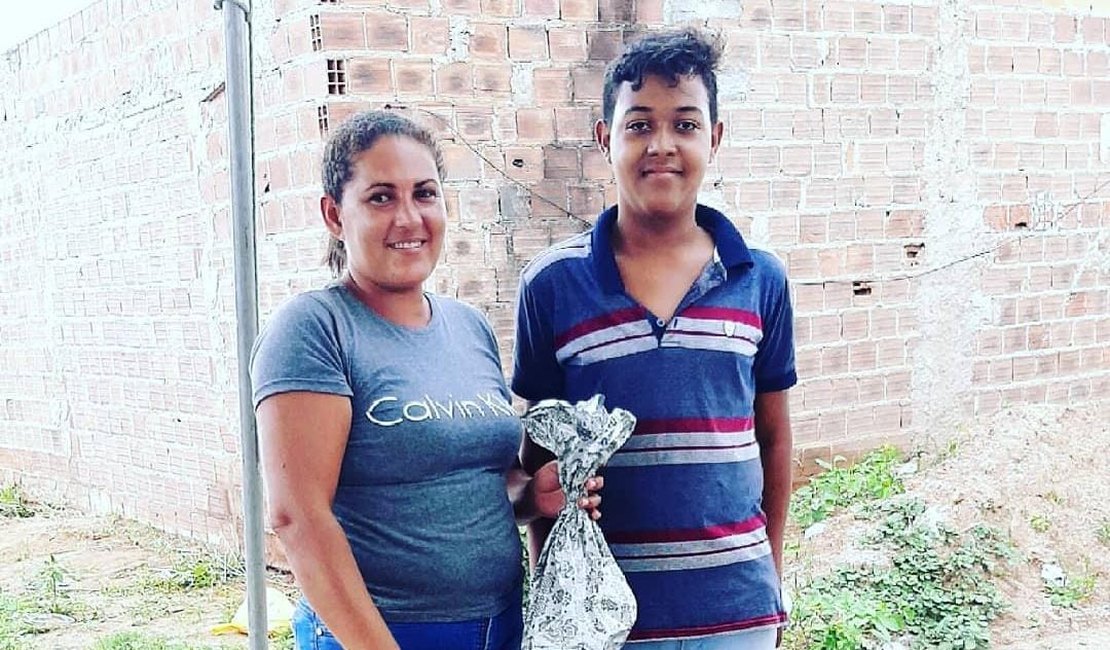 Dia dos Pais: Jovem de 14 anos arrecada cestas básicas para os pais em vulnerabilidade de Mangabeiras, Arapiraca