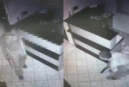 VÍDEO: Homem invade consultório, vasculha e organiza itens de gaveta e foge após comer biscoitos