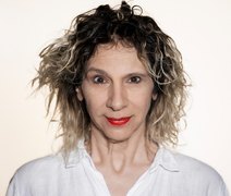 Denise Stoklos apresenta a leita de 'um fax para Colombo'