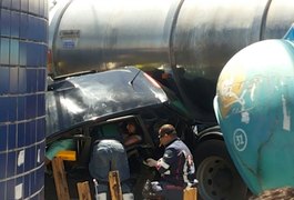Grave acidente entre automóvel e caminhão deixa cinco pessoas feridas