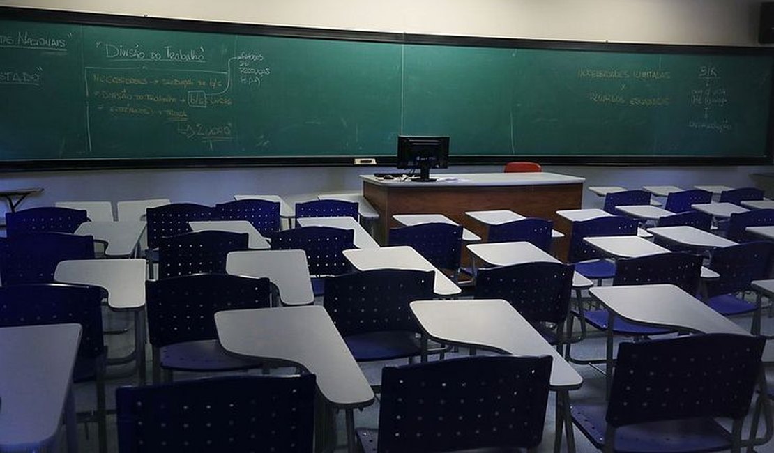 Covid-19: variante Delta suspende aulas em 36 cidades do estado do Rio