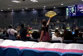 Projeto que proíbe mulheres trans de usar banheiros femininos é aprovado em 2ª votação pela Câmara de Teresina