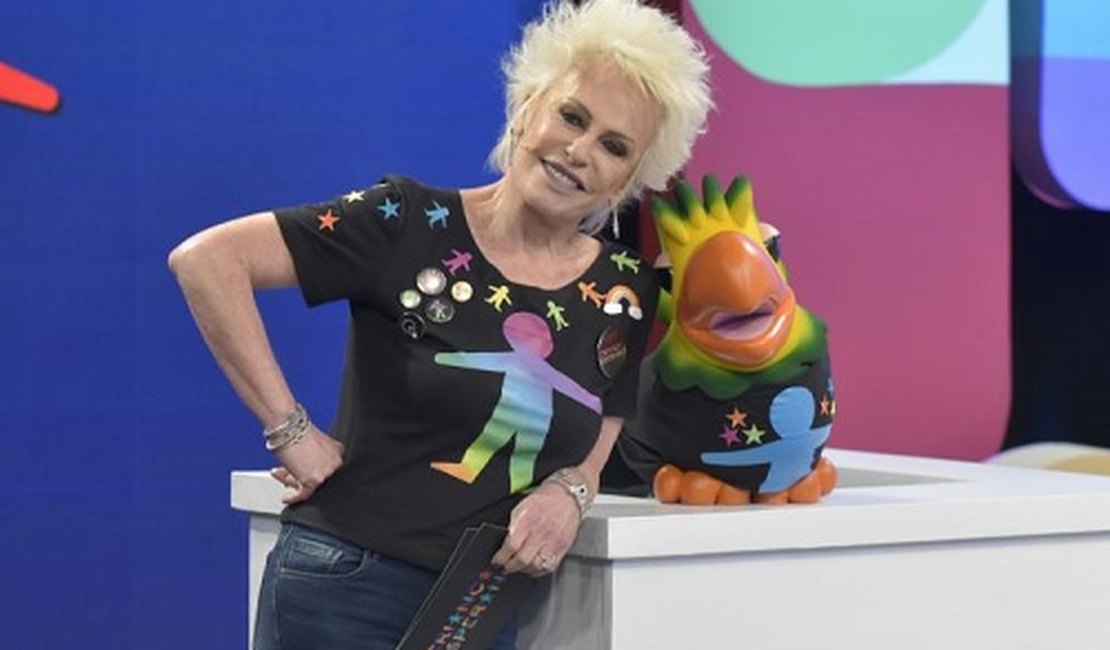 Ana Maria Braga admite namoro e Louro José a repreende: 'Volta para a pauta!'