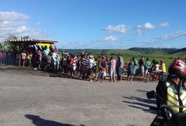 Moradores de Murici protestam contra processo de desocupação de casas