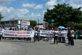 Aprovados em concurso fazem manifestação em frente a Prefeitura de Girau do Ponciano