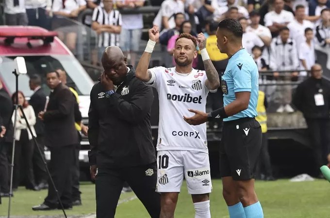 Neymar tem suspensão aumentada após ser expulso por Lei Vini Jr e só deve jogar mais 3 partidas no ano