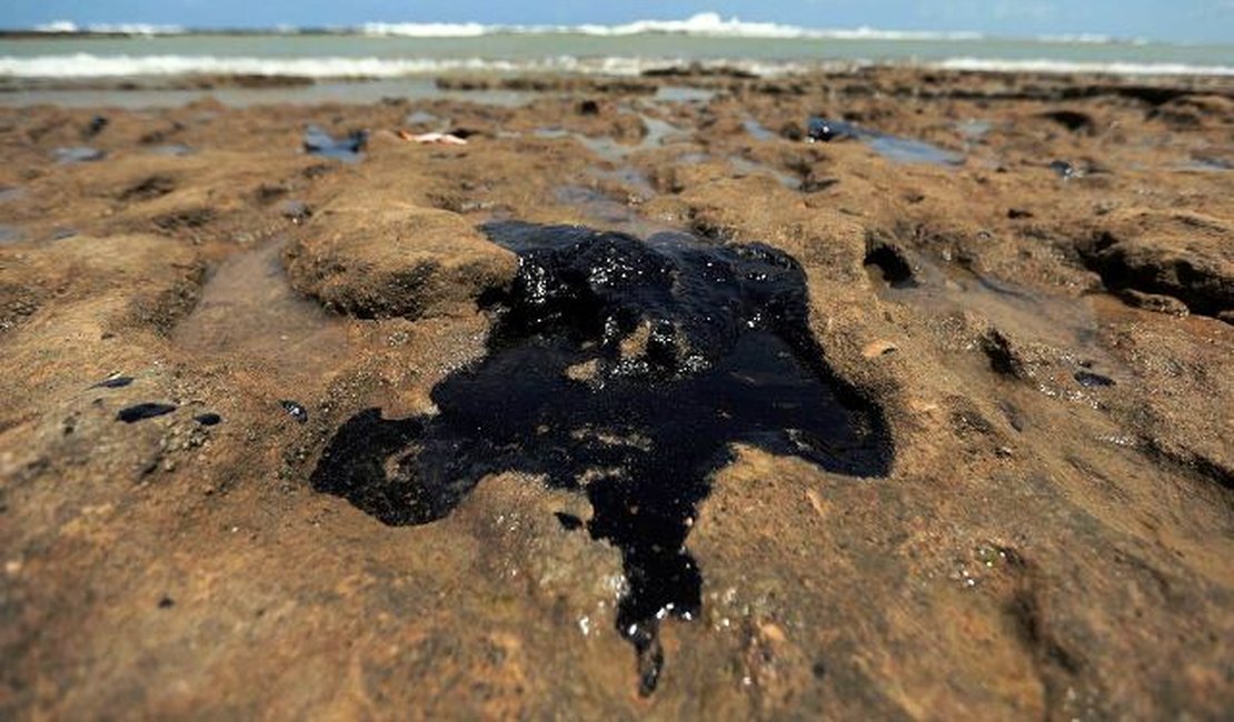 Marinha: fragmentos de óleo chegaram a praia do Espírito Santo