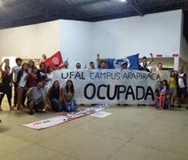 Estudantes da Ufal Arapiraca ocupam campus na noite deste domingo (23)