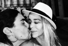 André Gonçalves posta foto romântica com Danielle Winits