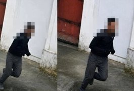 Homem é flagrado por câmeras assaltando casa de idoso no Clima Bom, em Maceió
