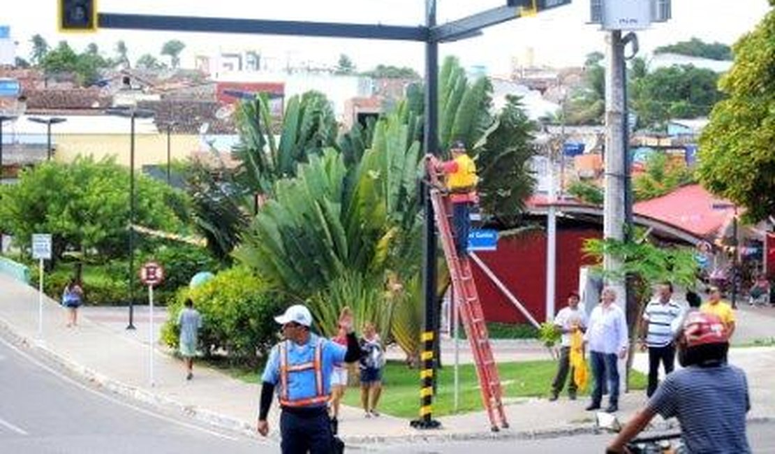 Novo semáforo já disciplina trânsito no Parque Ceci Cunha