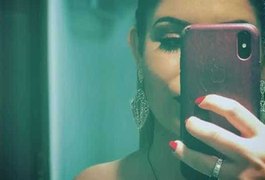 Quinze quilos mais magra, Marília Mendonça posa sensual e Ivete elogia