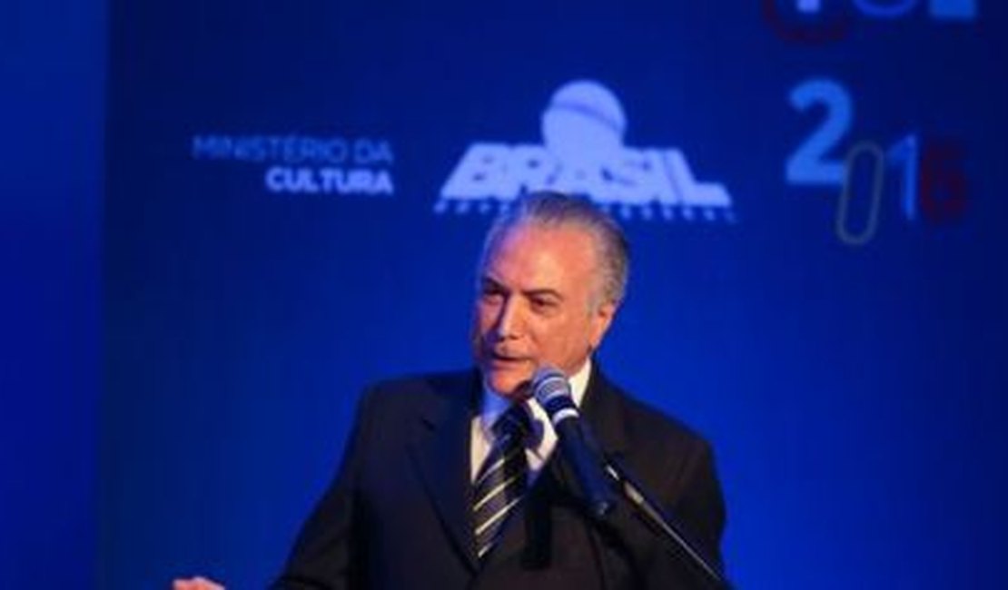 Prefeitos podem usar valor da repatriação para pagar 13º salário, diz Temer