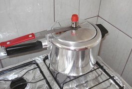 PM encontra maconha dentro de panela de pressão e mulher é presa em União dos Palmares