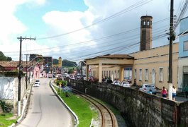 Casal reage a assalto e é esfaqueado dentro da própria residência no Interior de Alagoas