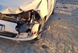 Três pessoas, incluindo mãe e filho, ficam feridas em colisão entre carro e moto em Arapiraca