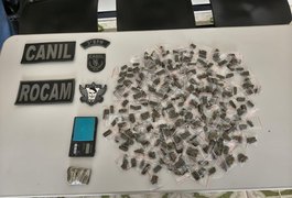 PM encontra maconha em residência e duas pessoas são presas em flagrante em Arapiraca; adolescente é apreendido