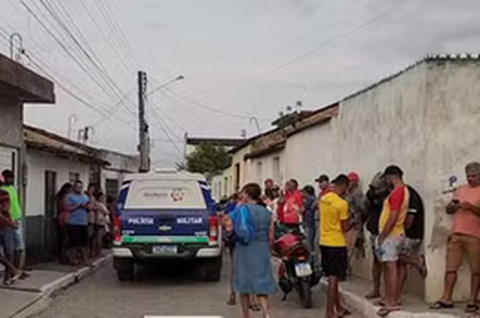 Homens são assassinados com tiros na cabeça em via pública em Caruaru