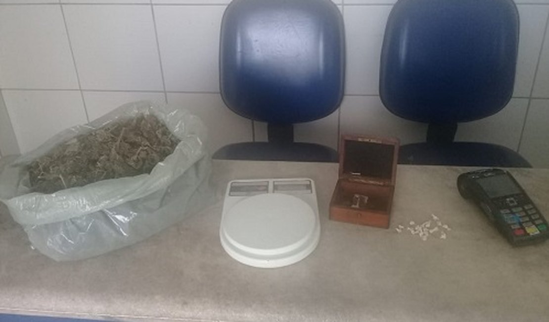 Trio preso estaria usando maquineta de cartão para comercializar droga