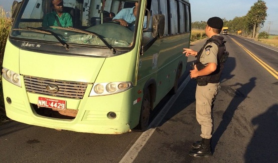 PM realiza abordagens a transportes coletivos e previne assaltos no interior de AL