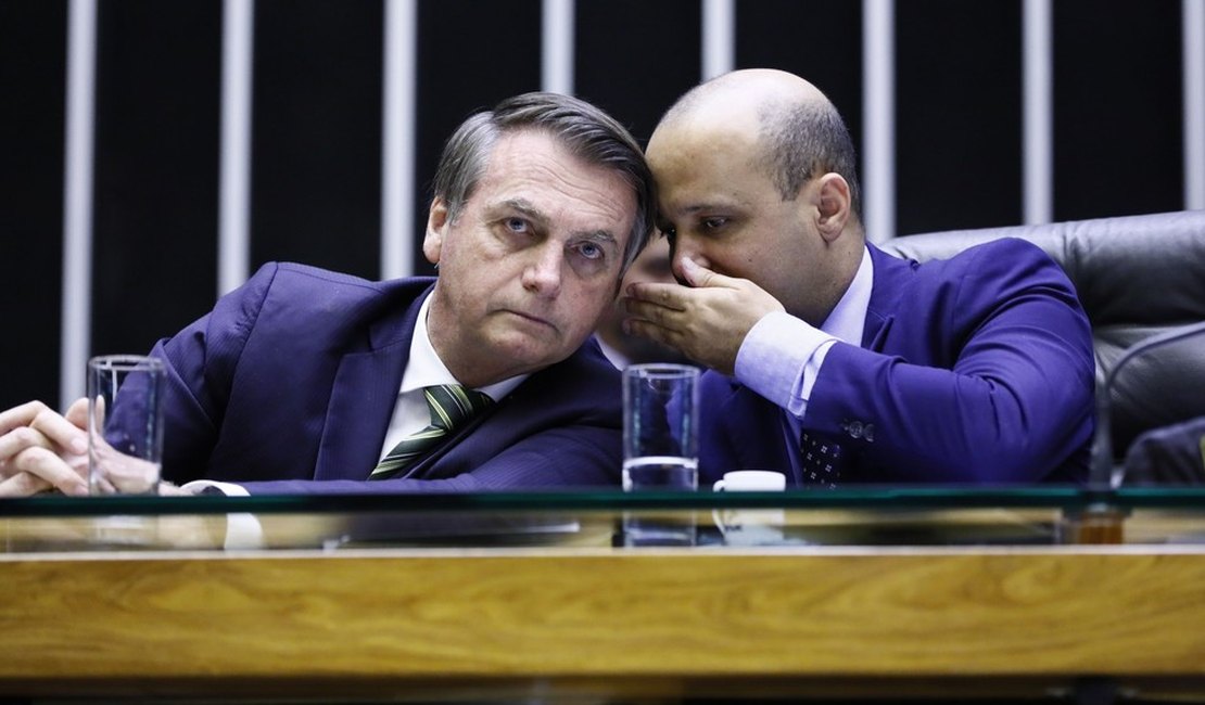 Bolsonaro analisa indicar Major Vitor Hugo para o Ministério da Educação