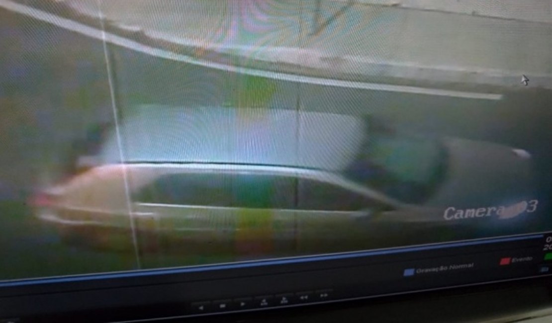 Vídeo: Motorista bate em veículo estacionado e foge na Pajuçara, em Maceió