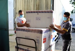 Alagoas recebe mais de 54 mil doses de imunizantes contra a Covid-19 nesta quinta-feira (9)