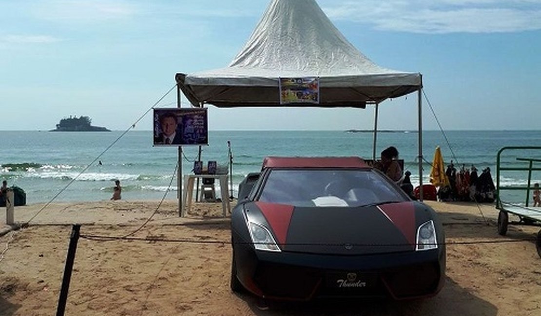 Pastor forja evento evangélico para vender carro na praia e culpa 'Satanás'