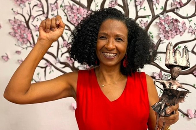 Escrita, memória e resistência: professora doutora Lígia Ferreira é homenageada no Prêmio Mulheres que Escrevem Alagoas