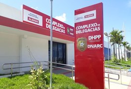 Homem utiliza bastão de madeira para tentar matar a ex-companheira