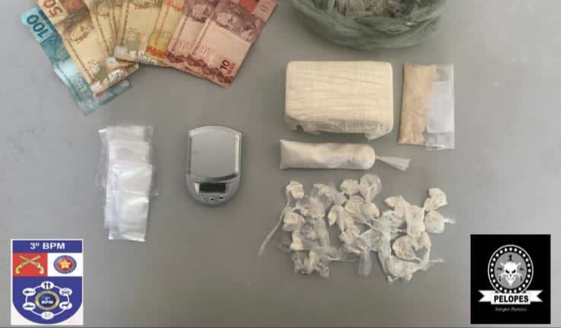 Condutor com cocaína no baú de moto é preso por tráfico de drogas após colidir contra poste em Arapiraca