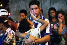 Corpos de vítimas de massacre em escola são velados em estádio de Suzano