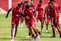 Hereda e João Neto treinam com o grupo no CT Ninho do Galo