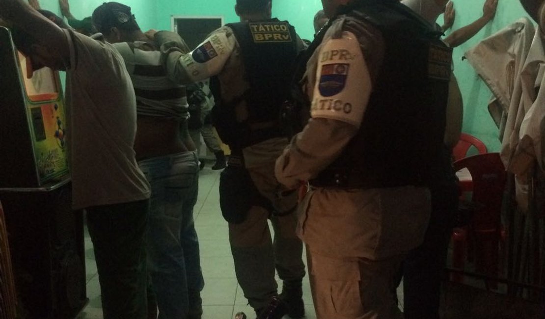 Operação prende suspeito e apreende arma de fogo no Agreste